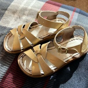 Childrens Saltwater Sandals Gold size 9